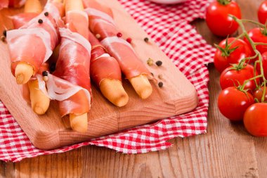 Grisini breadsticks ile jambon. 