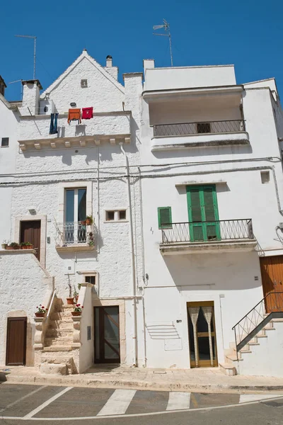 Alleyway. Locorotondo. Puglia. İtalya. — Stok fotoğraf