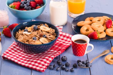 Kepekli tahıllar ile Kahvaltı. 