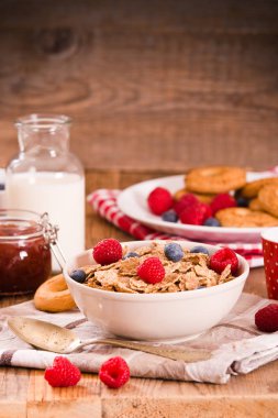 Kepekli tahıllar ile Kahvaltı. 