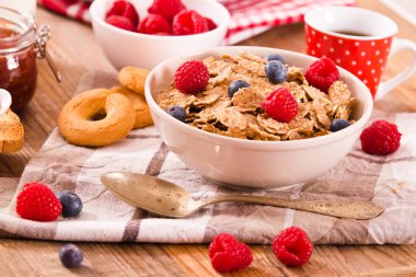 Kepekli tahıllar ile Kahvaltı. 