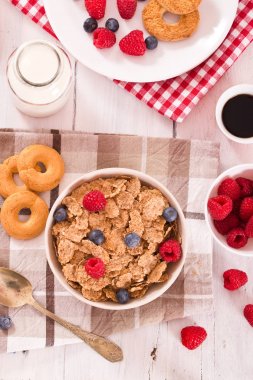 Kepekli tahıllar ile Kahvaltı. 