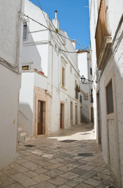 Steegje. Locorotondo. Puglia. Italië. — Stockfoto