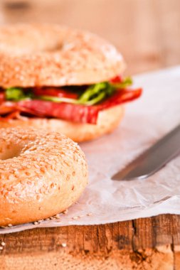 Susamlı simit biberli ile. 