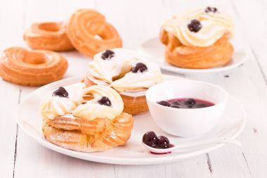 Zeppole Pasta krema ile. 