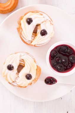 Zeppole Pasta krema ile. 