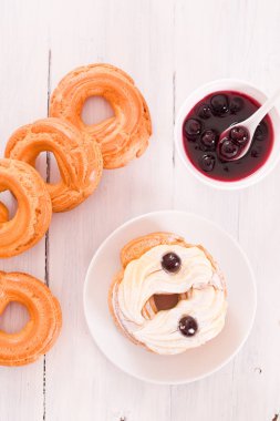 Zeppole Pasta krema ile. 