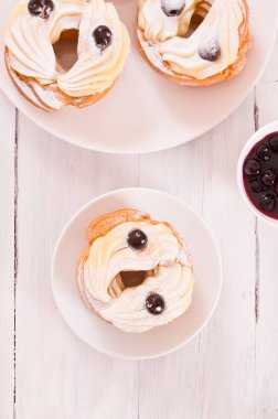 Zeppole Pasta krema ile. 