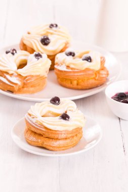 Zeppole Pasta krema ile. 