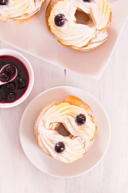 Zeppole Pasta krema ile. 