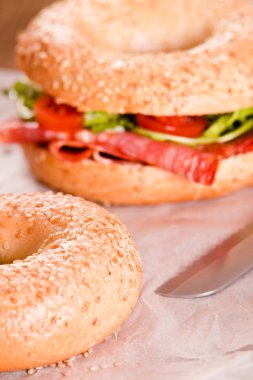 Susamlı simit biberli ile. 