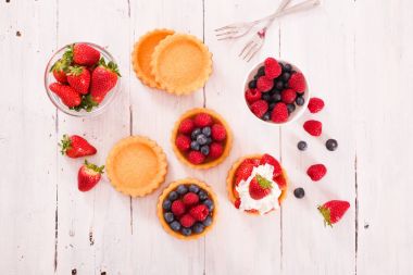 Puccia ekmek mozzarella ve domates ile. 