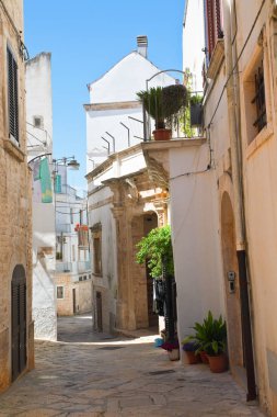 Ara sokakta. Noci. Puglia. İtalya. 