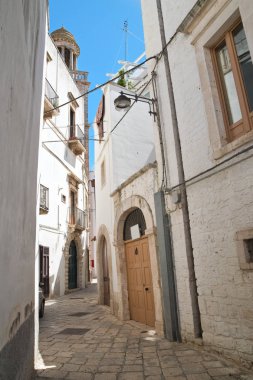 Ara sokakta. Noci. Puglia. İtalya. 