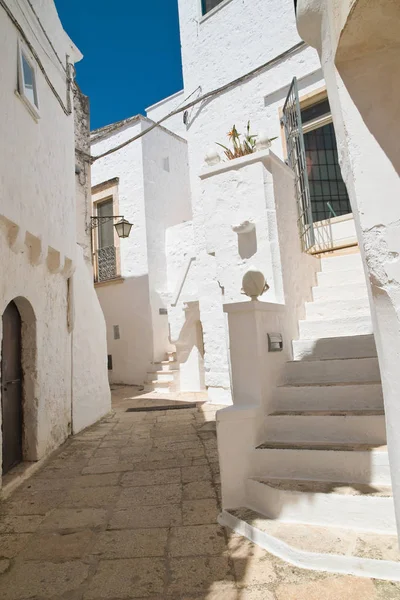 Callejuela. Cisternino. Puglia. Italia . —  Fotos de Stock