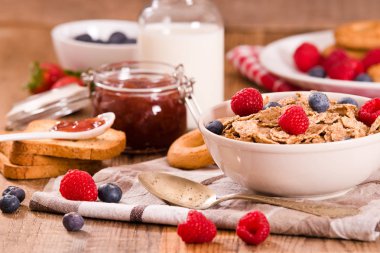 Kepekli tahıllar ile Kahvaltı. 