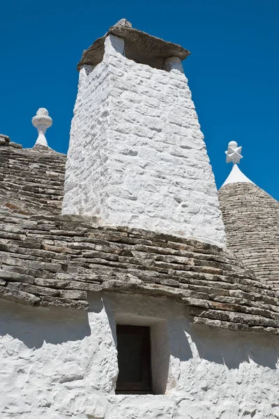 Trulli evler. Alberobello. Puglia. İtalya. — Stok fotoğraf