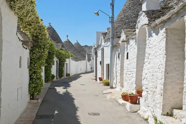 Trulli houses. Alberobello. Puglia. Italy. — Stock Photo, Image