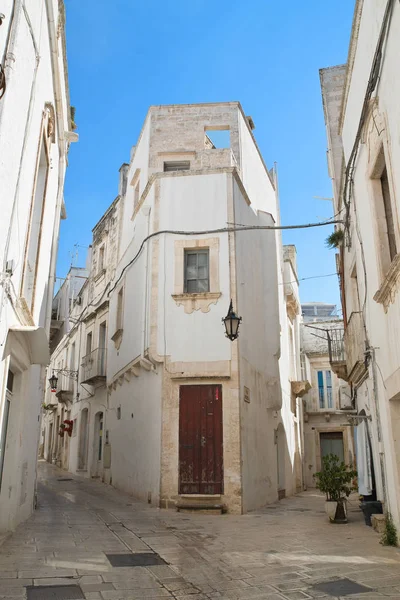 Para o beco. Martina Franca. Puglia. Itália . — Fotografia de Stock