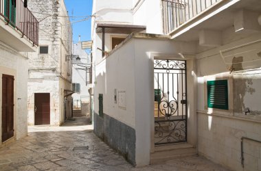 Ara sokakta. Noci. Puglia. İtalya. 
