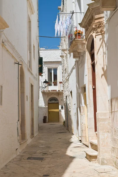 Uličky. Locorotondo. Puglia. Itálie. — Stock fotografie