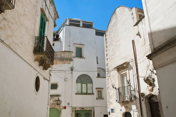 En gränd. Det är Martina Franca. Apulien. Italien. — Stockfoto