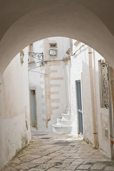 Ulička. Martina Franca. Puglia. Itálie. — Stock fotografie