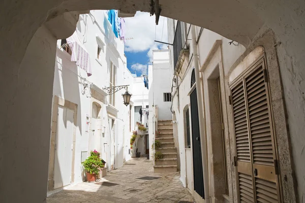 En gränd. Det är Martina Franca. Apulien. Italien. — Stockfoto