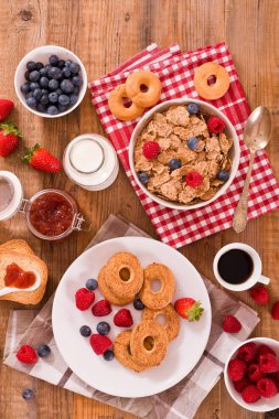 Kepekli tahıllar ile Kahvaltı.