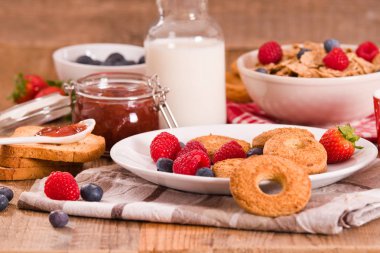 Kepekli tahıllar ile Kahvaltı.