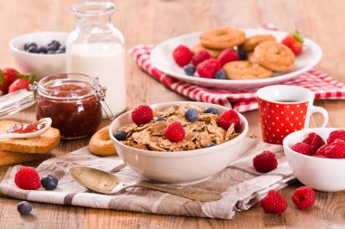 Kepekli tahıllar ile Kahvaltı.