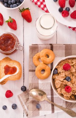 Kepekli tahıllar ile Kahvaltı.