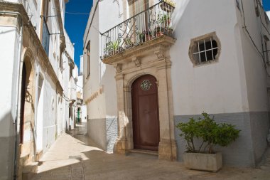 Ara sokakta. Martina Franca. Puglia. İtalya. 