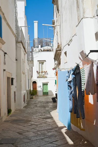 Para o beco. Martina Franca. Puglia. Itália . — Fotografia de Stock