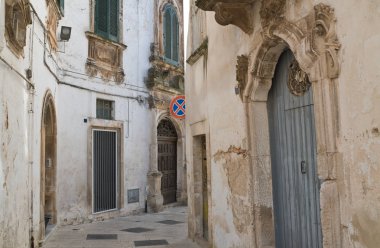 Ara sokakta. Martina Franca. Puglia. İtalya. 