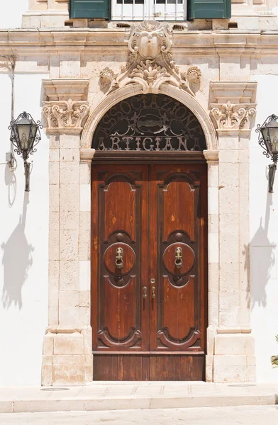 Het paleis van de Universiteit. Martina Franca. Puglia. Italië. — Stockfoto