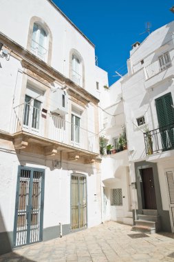 Ara sokakta. Martina Franca. Puglia. İtalya. 