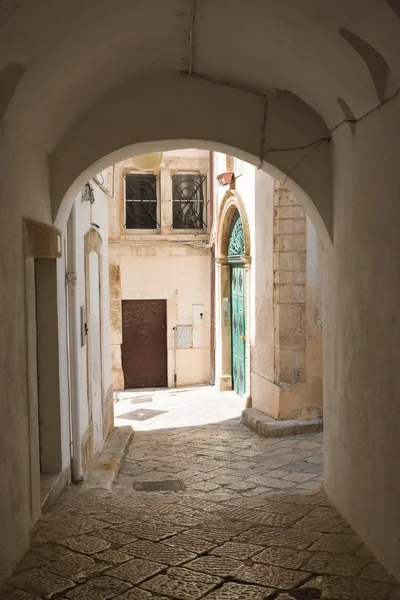 Alleyway. Putignano. Puglia. İtalya. — Stok fotoğraf