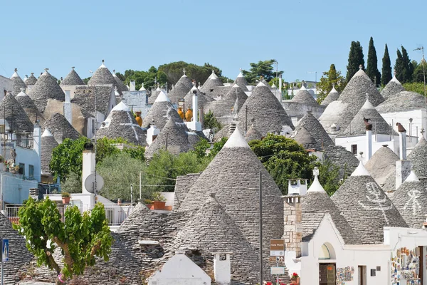 Vista panorâmica de Alberobello. Puglia. Itália . — Fotografia de Stock