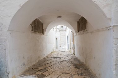 Ara sokakta. Martina Franca. Puglia. İtalya. 