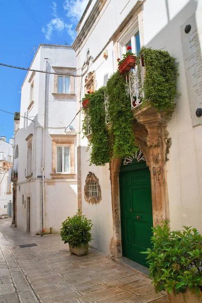 Ara sokakta. Martina Franca. Puglia. İtalya. — Stok fotoğraf