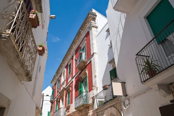 Steegje. Locorotondo. Puglia. Italië. — Stockfoto