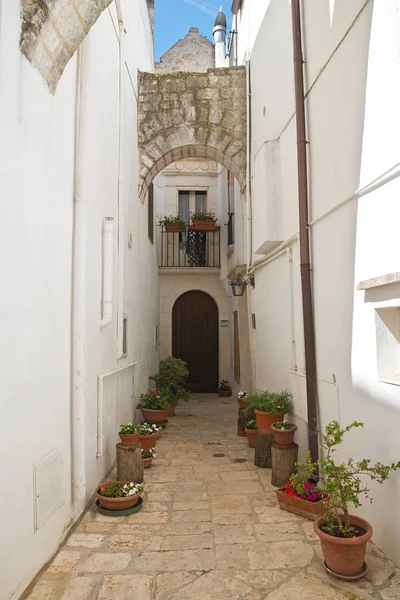 Alleyway. Locorotondo. Puglia. Italy. — Stock Photo, Image
