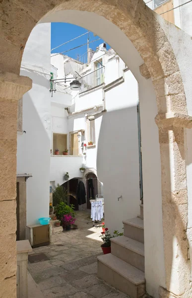 Para o beco. Noci. Puglia. Itália . — Fotografia de Stock