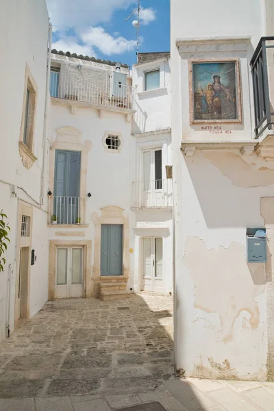 En gränd. Det är Martina Franca. Apulien. Italien. — Stockfoto
