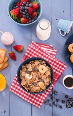 Kepekli tahıllar ile Kahvaltı.