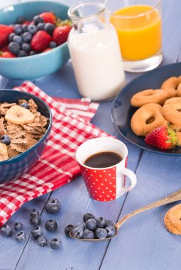 Kepekli tahıllar ile Kahvaltı.