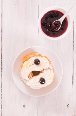 Zeppole Pasta krema ile. 