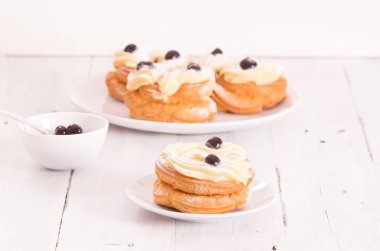 Zeppole Pasta krema ile. 