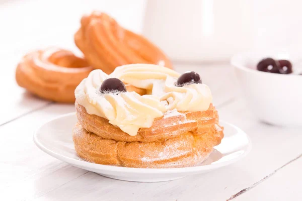 Zeppole with pastry cream. — Stock Photo, Image